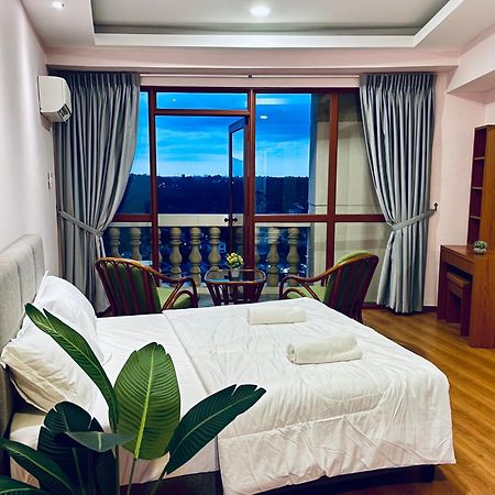 Kuching City Center Riverbank Suites With Marvelous River View Dış mekan fotoğraf