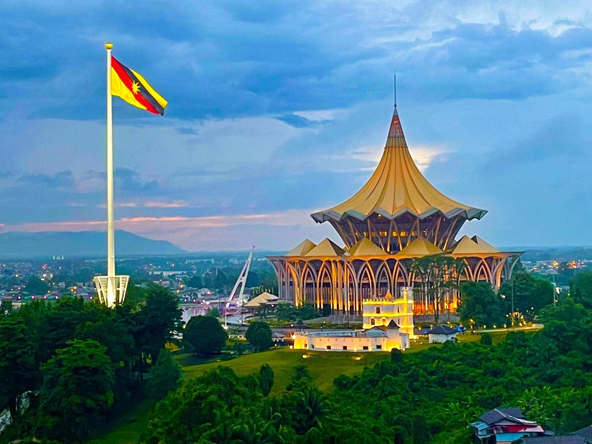 Kuching City Center Riverbank Suites With Marvelous River View Dış mekan fotoğraf