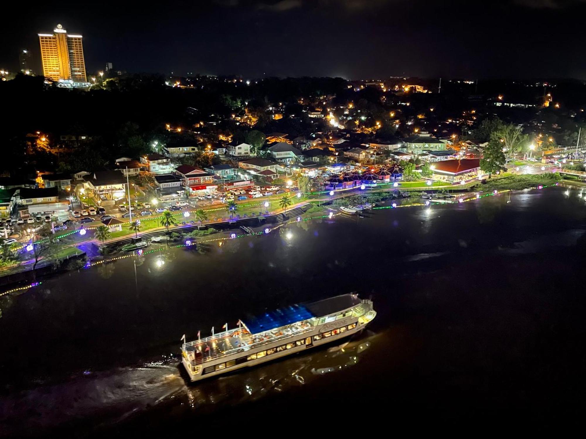 Kuching City Center Riverbank Suites With Marvelous River View Dış mekan fotoğraf