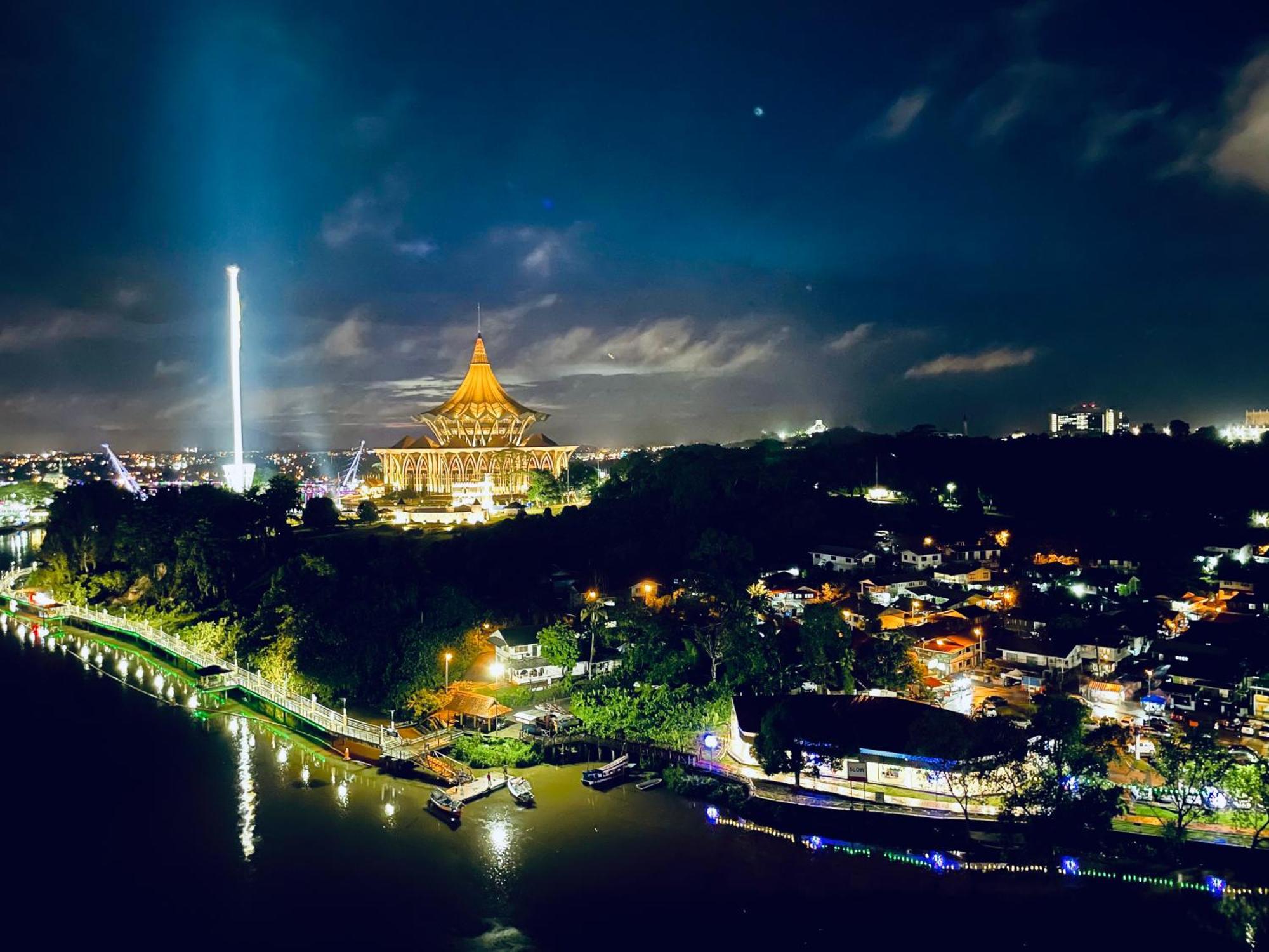 Kuching City Center Riverbank Suites With Marvelous River View Dış mekan fotoğraf