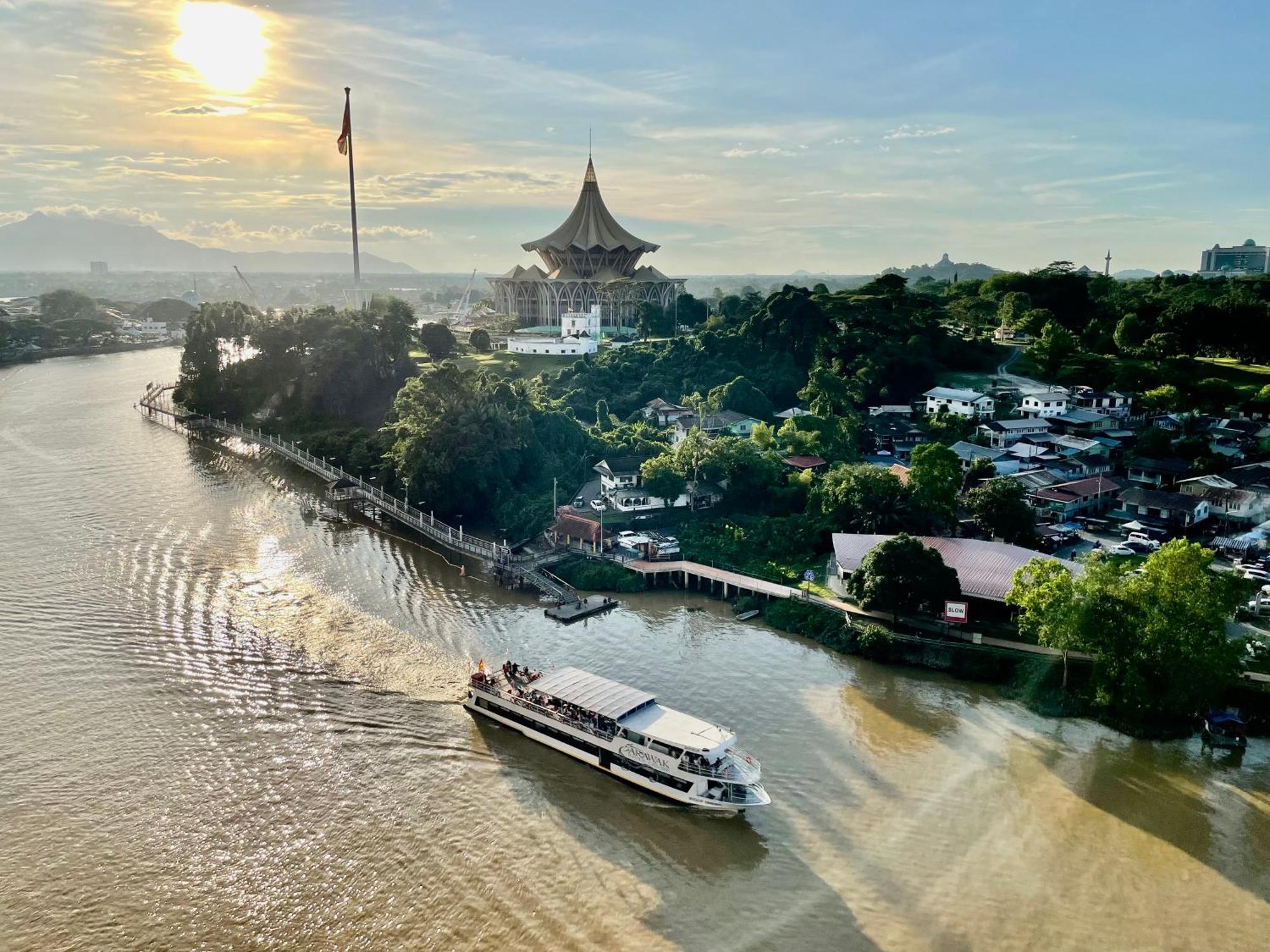 Kuching City Center Riverbank Suites With Marvelous River View Dış mekan fotoğraf