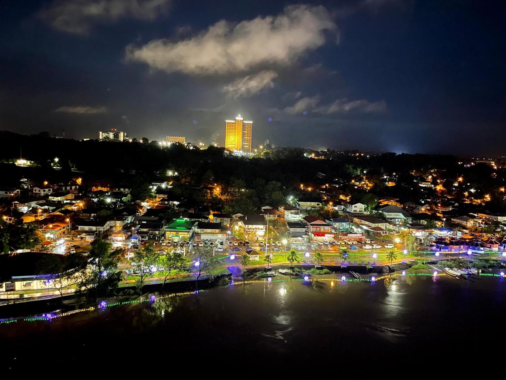 Kuching City Center Riverbank Suites With Marvelous River View Dış mekan fotoğraf