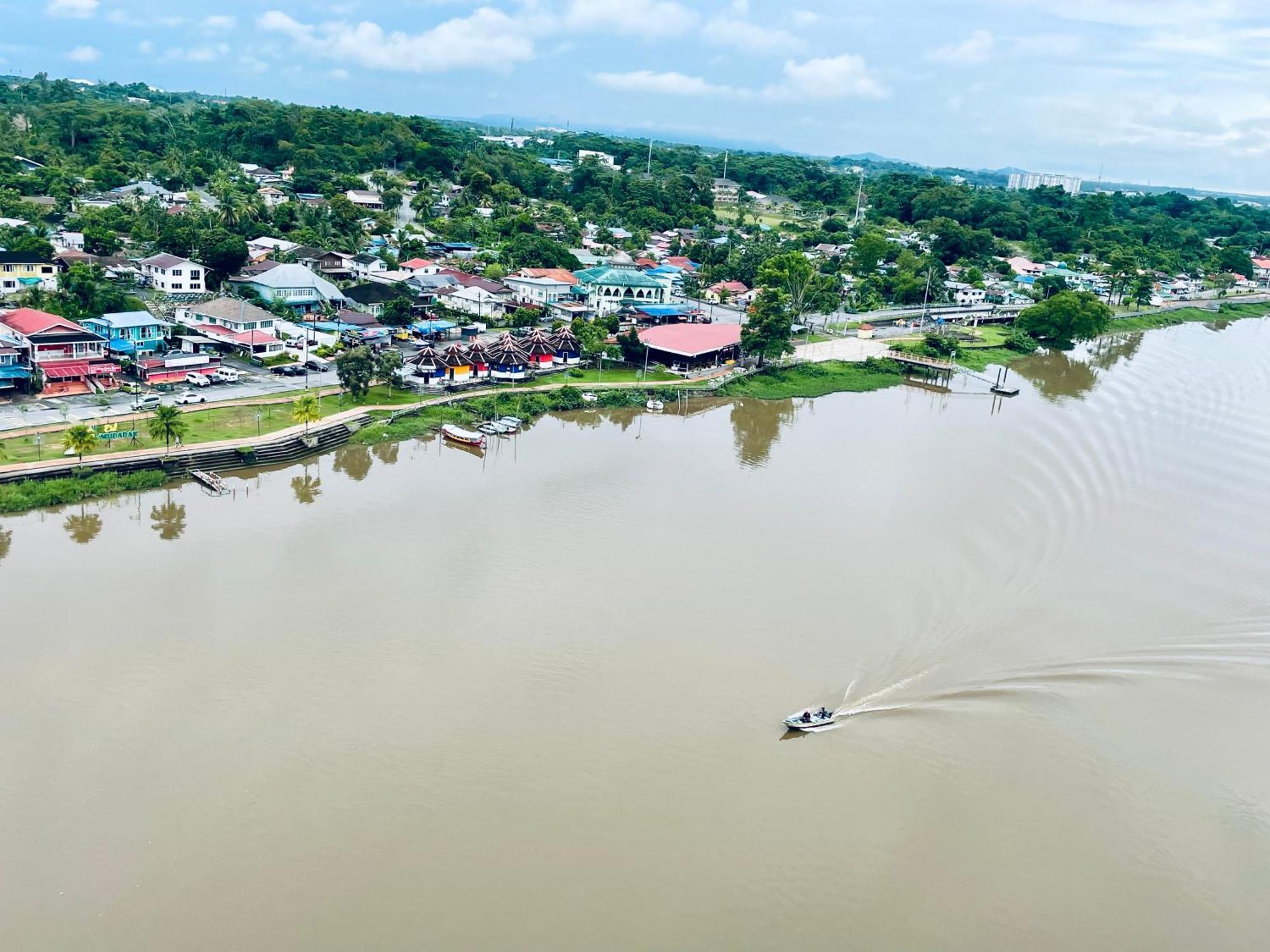 Kuching City Center Riverbank Suites With Marvelous River View Dış mekan fotoğraf